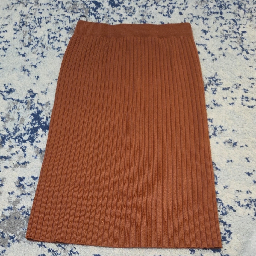 Chic Rust Ribbed Pencil Skirt
